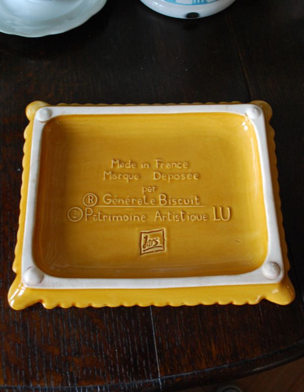 フランスから届いたビスケットLUの陶器製プレート(m-1224-z