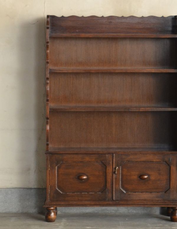 ダークブラウンのアンティーク家具、英国のブックシェルフ（本棚）(q