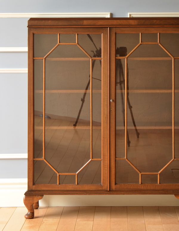英国スタイルのアンティーク家具、ガラス扉のブックケース（ガラス
