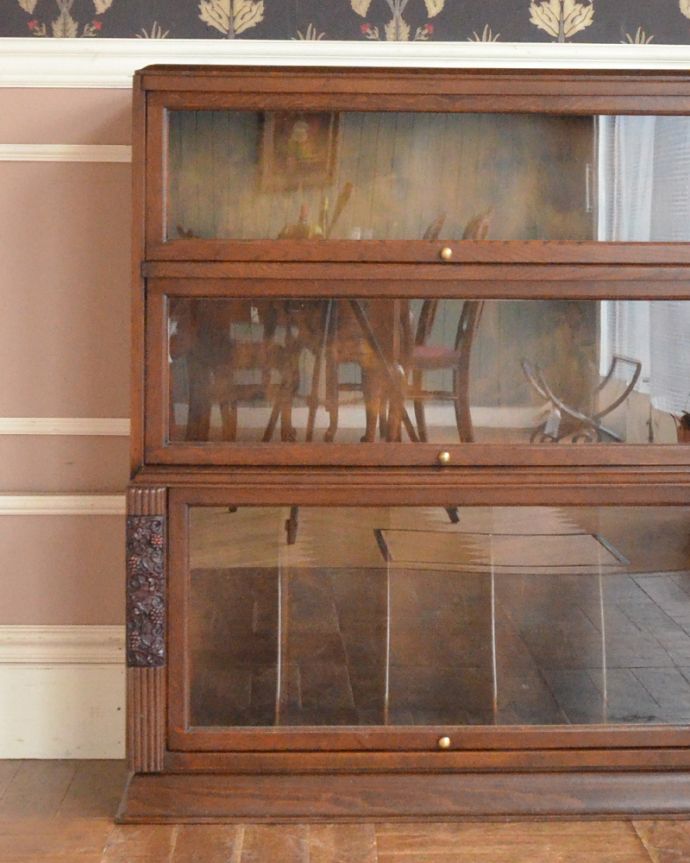 葡萄の彫まで付いた美しい英国アンティーク家具、フラップ扉のブック