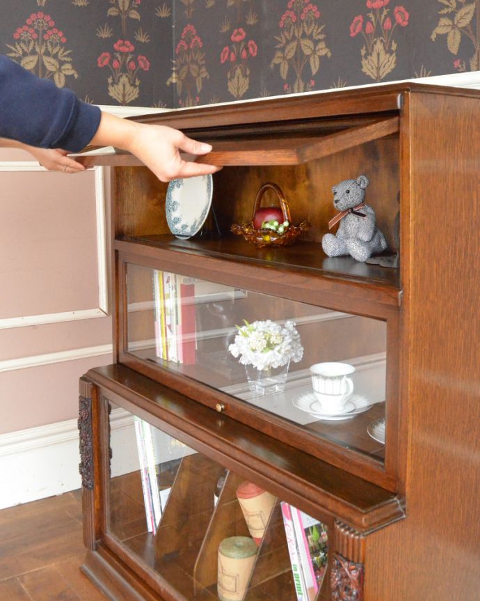 葡萄の彫まで付いた美しい英国アンティーク家具、フラップ扉のブック