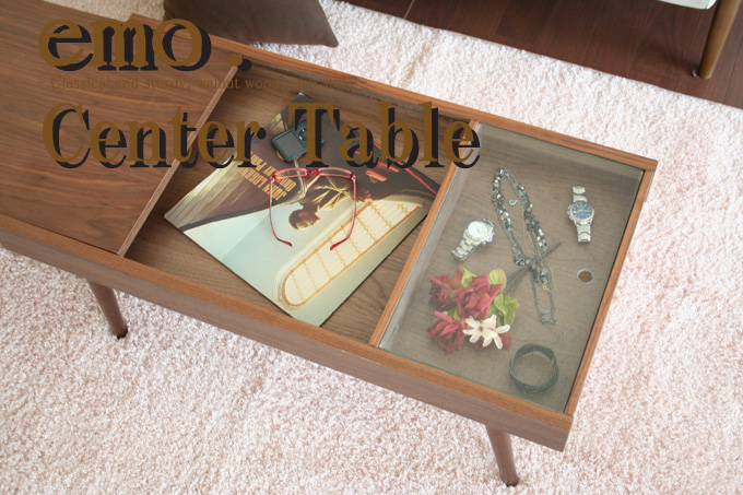 ミッドセンチュリー調ウォールナットのショーケース・収納付きリビング