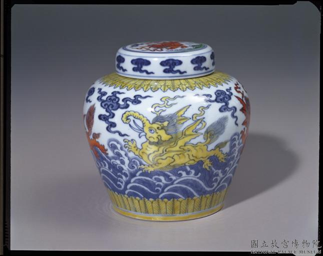 明成化天字款鬥彩波濤飛象蓋罐