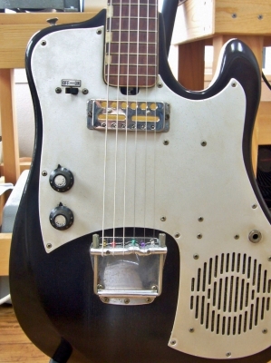 □TEISCO TRG-1 内臓スピーカーの修理 | ギターワークス・エイトのブログ