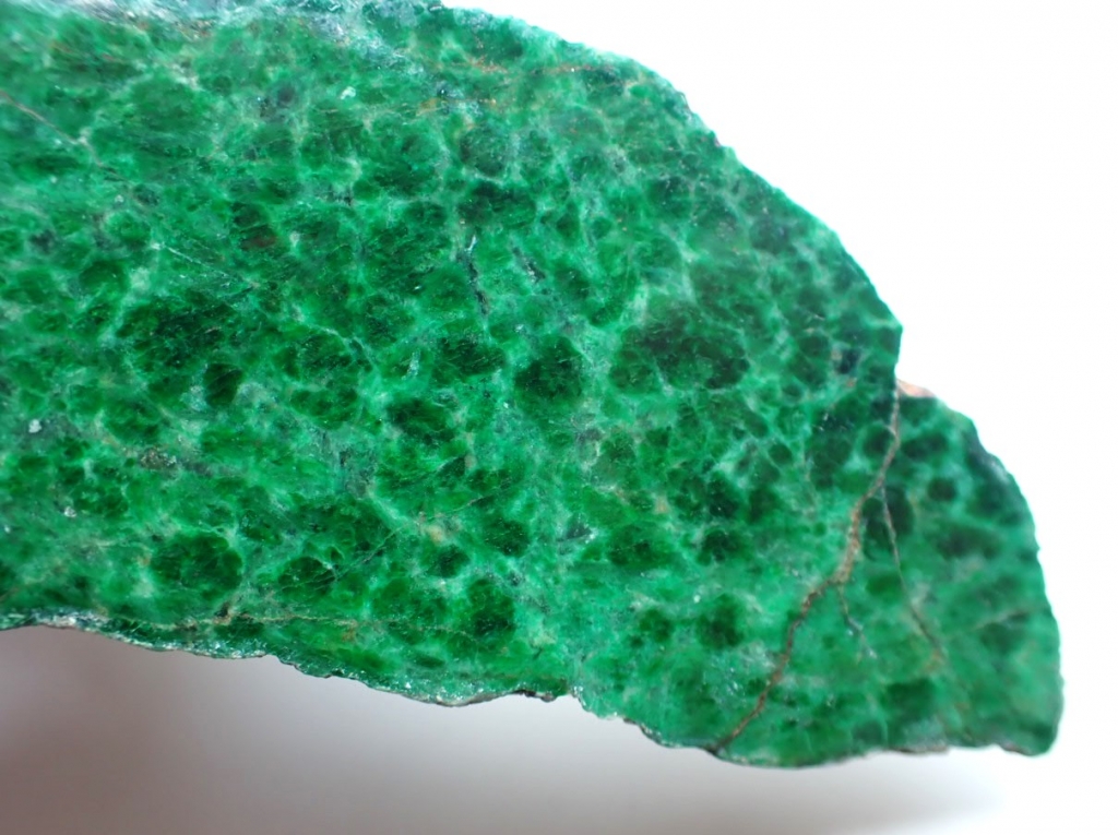 翡翠近似石＞ コスモクロアとマウシッシ、オンファサイト | 日本翡翠