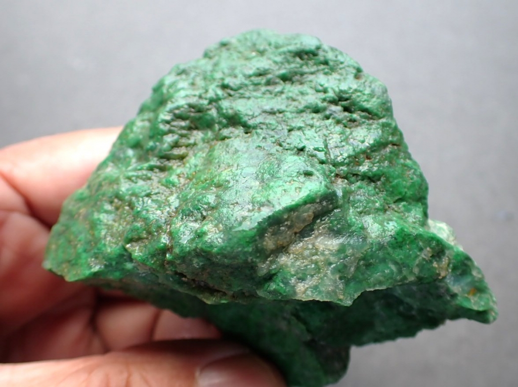 翡翠近似石＞ コスモクロアとマウシッシ、オンファサイト | 日本翡翠