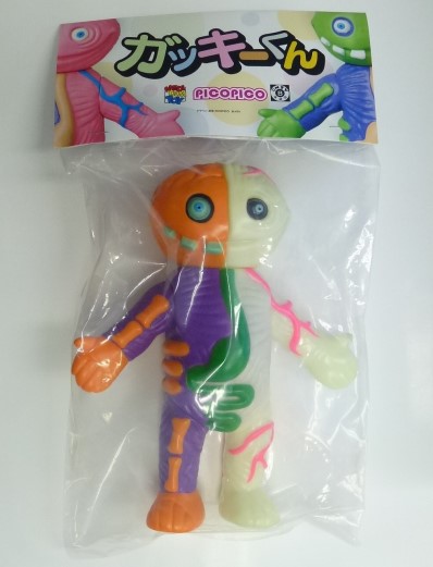 ピコピコ」デザイン、原型の「ST赤と白の捜査ファイル」のメディコム