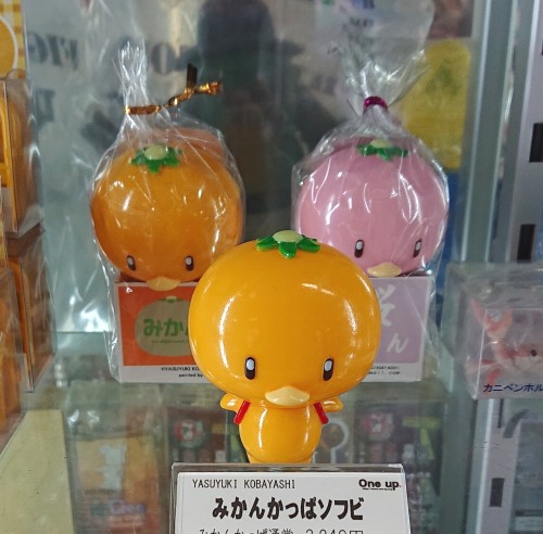 YASUYUKI KOBAYASHIさんの「みかんかっぱソフビ」2色入荷しました