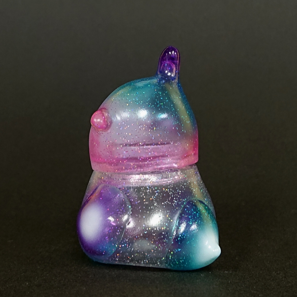 Three wax さんのオリジナルソフビの Oneup.限定カラー全11種入荷