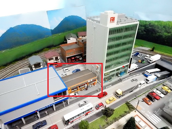 Nゲージ テナントビルと併設駐車場ミニジオラマ Nゲージ テナントビル