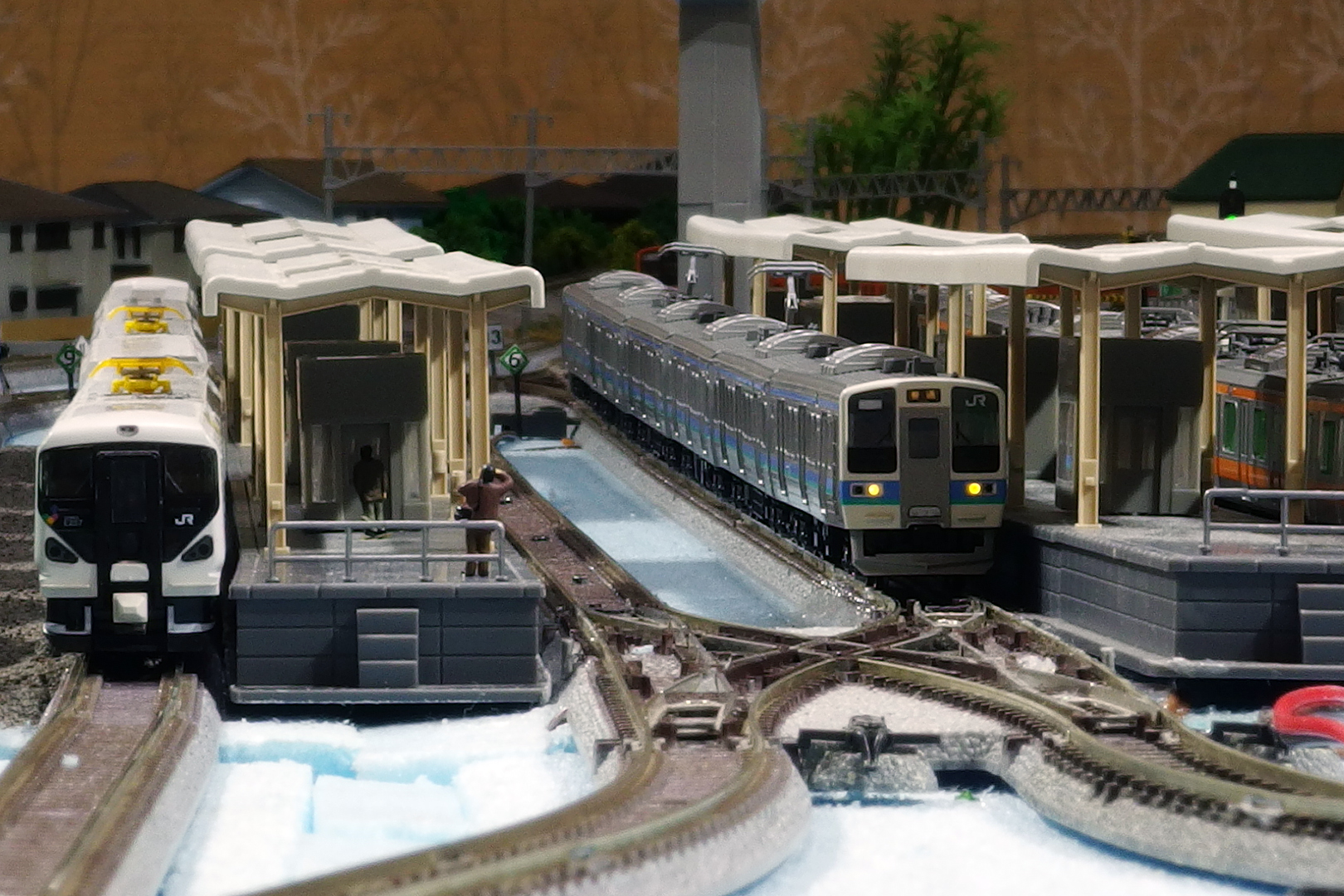 KATO 10-1425 211系2000番台 長野色 6両セット 入線: Nゲージ立川駅