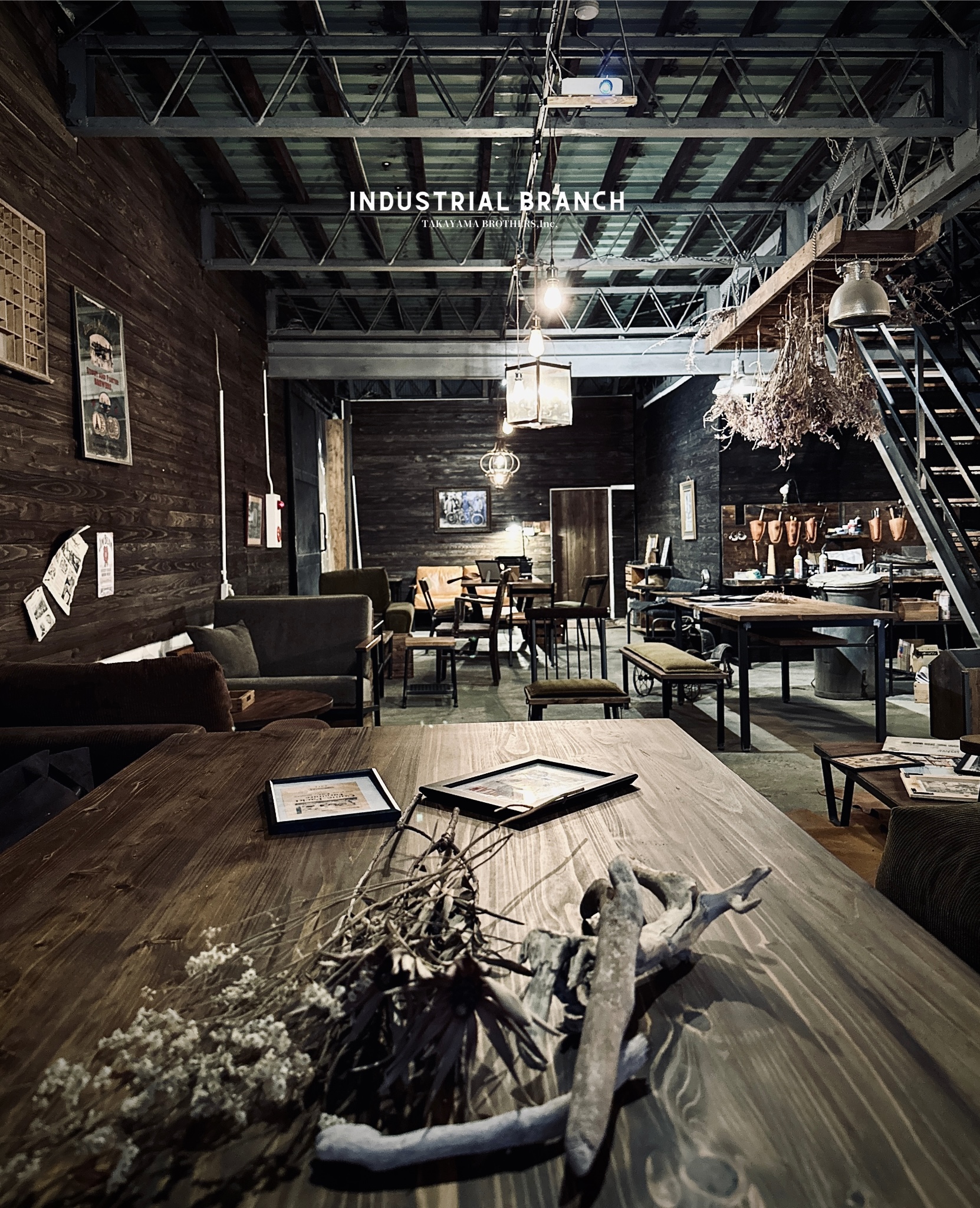 SHOWROOM / 大阪・堀江・家具屋・ヴィンテージ INDUSTRIALBRANCH®