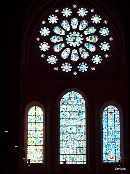 さあ、ステンドグラスの頂点へ・西正面薔薇窓-シャルトル大聖堂⑨
