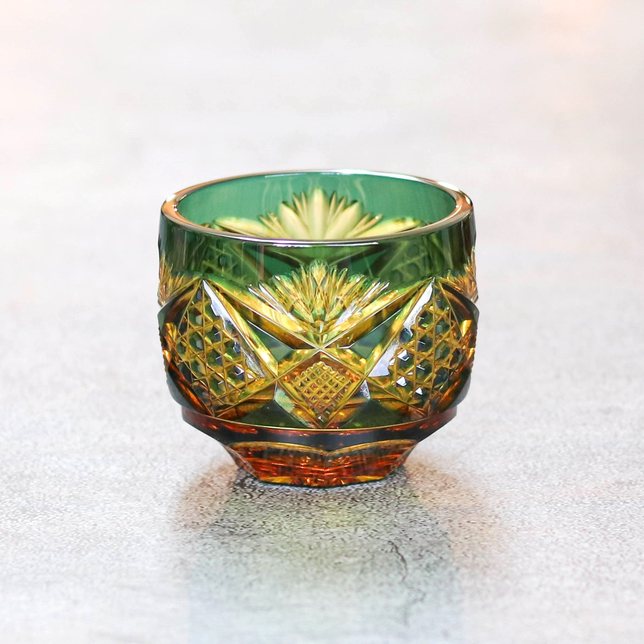 綾ガラス 酒器 | 綾切子 猪口 | 琥珀 グリーン | グラスアート黒木