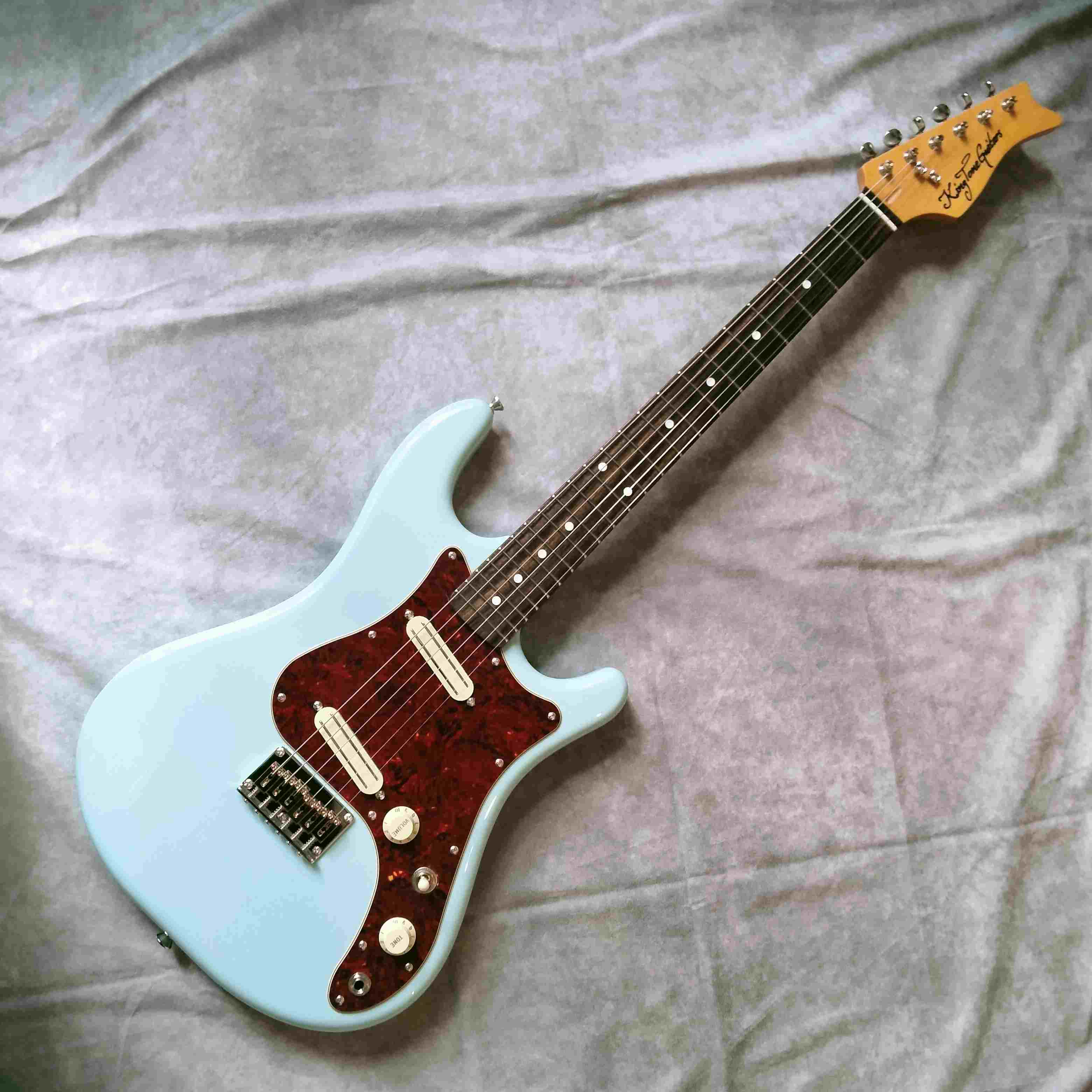 国産ショートスケールギター ストラトキャスター×ムスタングタイプ