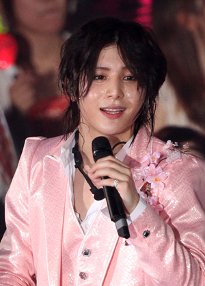 草刈り鎌？ 手羽先？ Hey!Say!JUMPの仮面型ペンライトが斬新すぎると