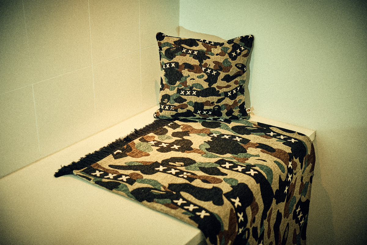 BAPE® x GOD SELECTION XXXのRUG、CUSHIONが6月1日発売開始。 | bape.com