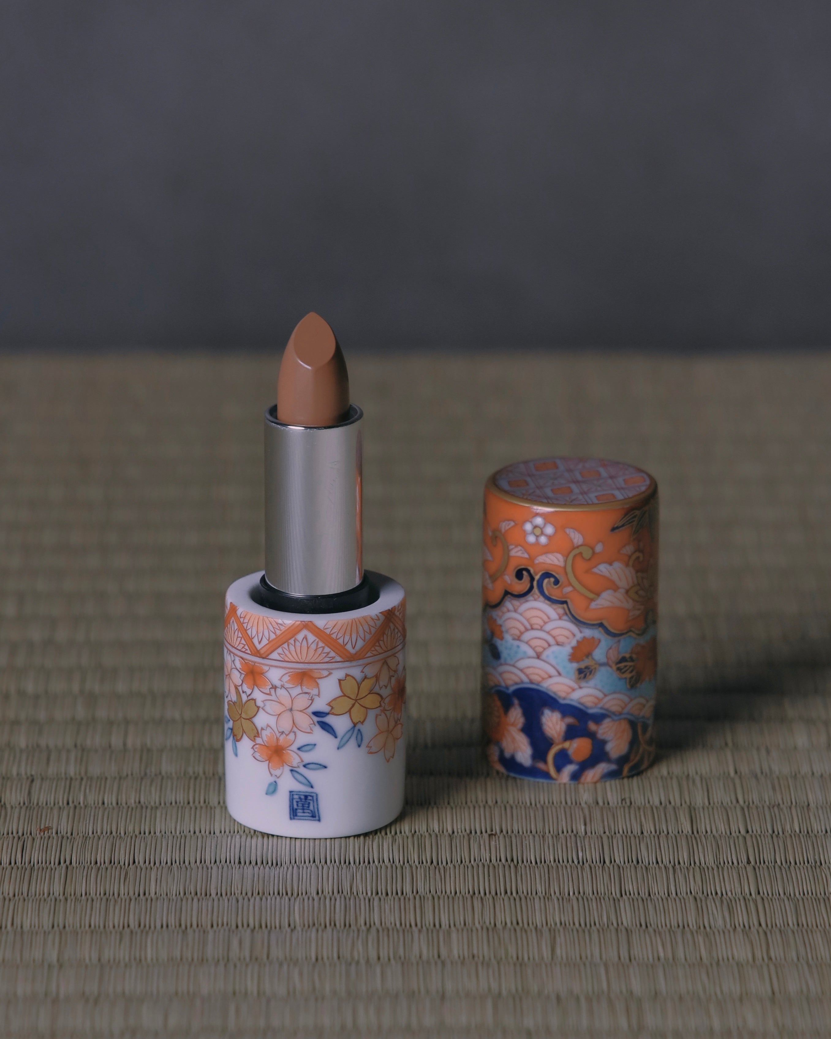 JSELF × 畑萬陶苑 古伊万里調 金彩桜菊唐花文 Lipstick Case