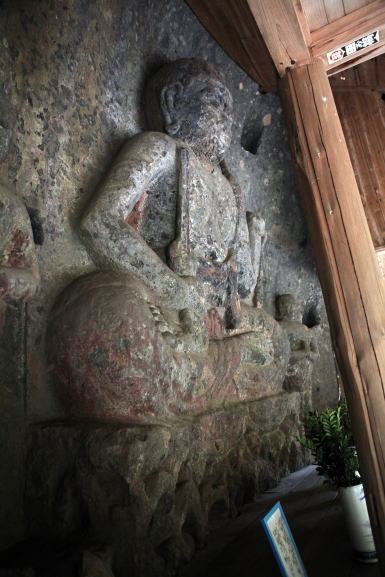 犬飼石仏（いぬかいせきぶつ）