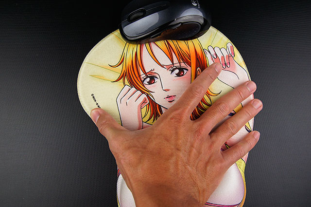 これぞ男のロマン！巨乳好きにはたまらないナミさんマウスパッド