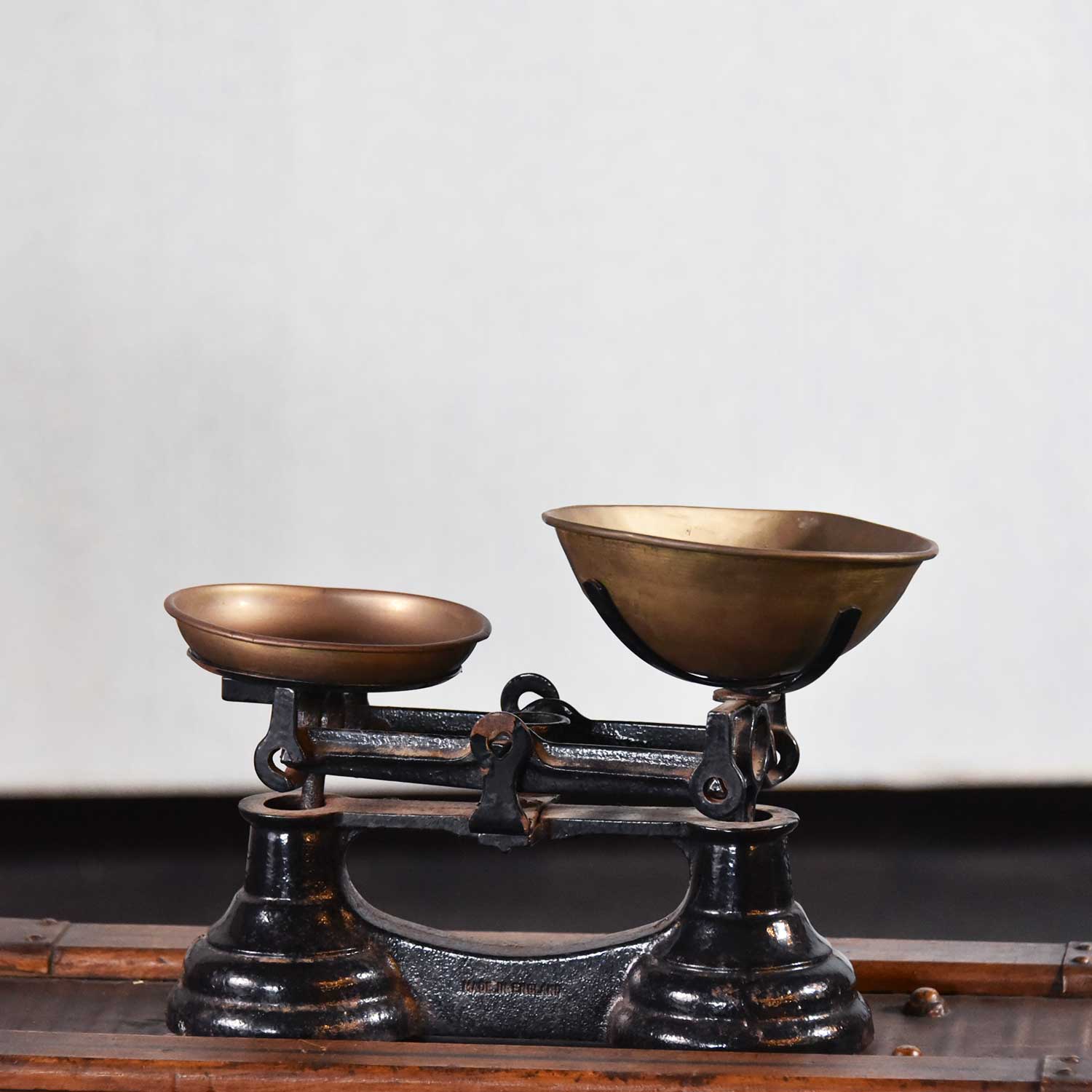 イギリス製 上皿天秤 .SE-36 – 神戸アンティークウェアハウス