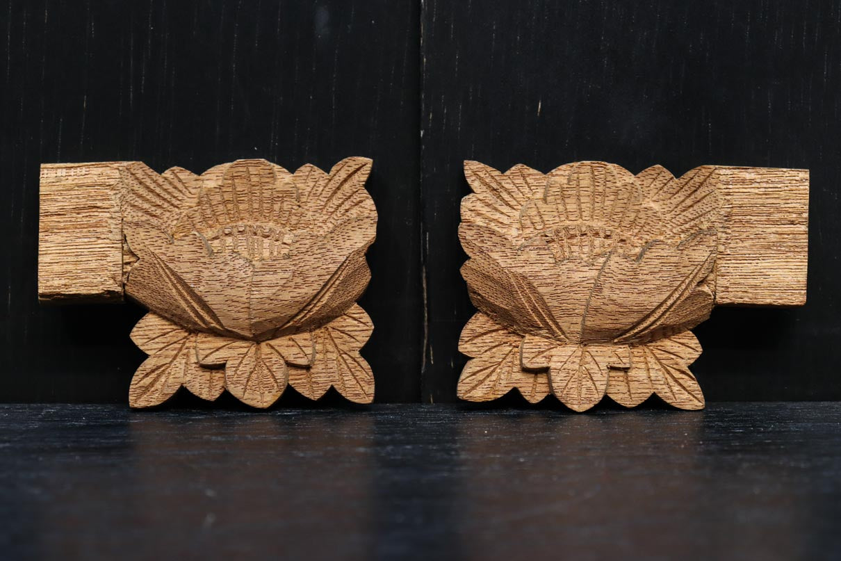 さり気ない雰囲気づくりに!! 蓮の花の彫刻飾り DC5187ab 在庫(a:5 b:5