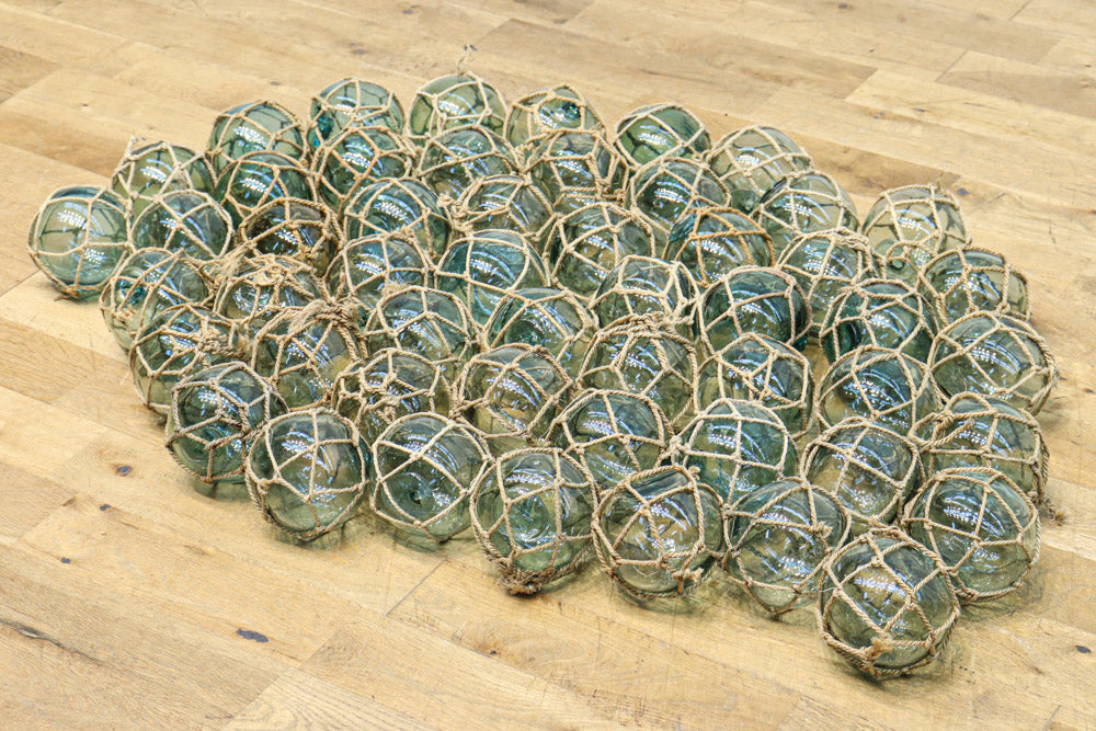 淡いグリーンの色味が可愛らしい紐付きの浮き玉 DC6135 在庫4個 – 古福