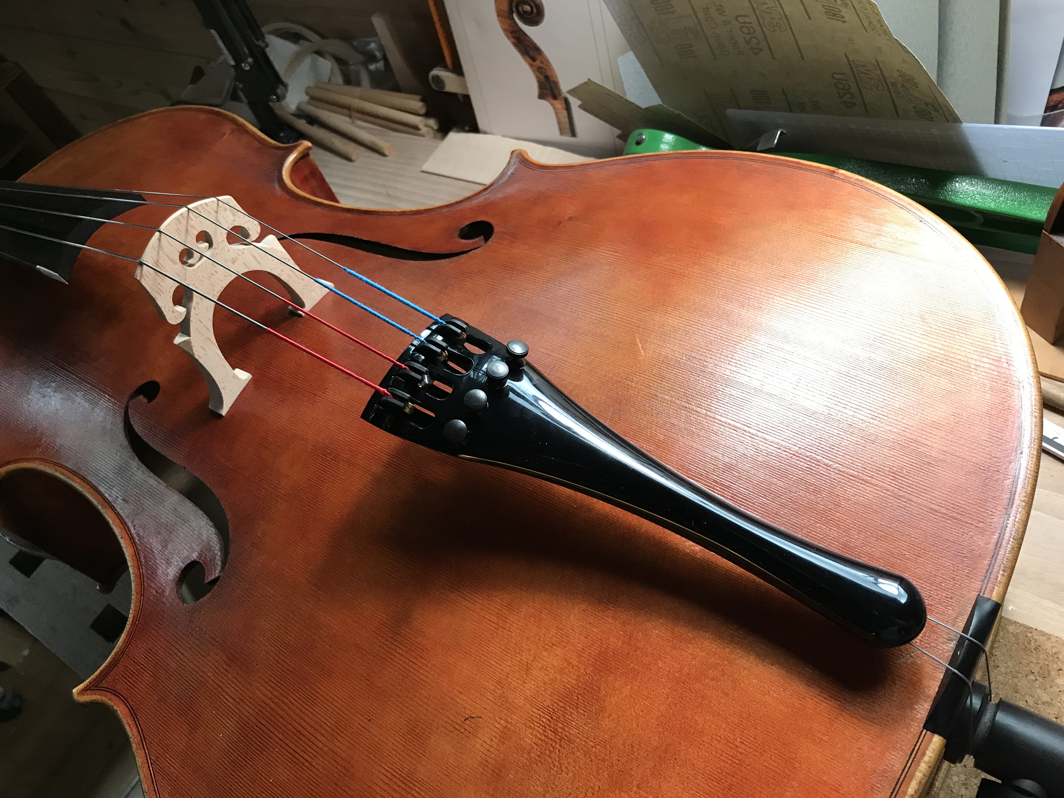 チェロのテールピース交換 | こめいヴァイオリン工房