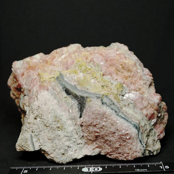 Komurominerals.com ＞ 菱マンガン鉱・Rhodochrosite [重晶石のヌケガラ]