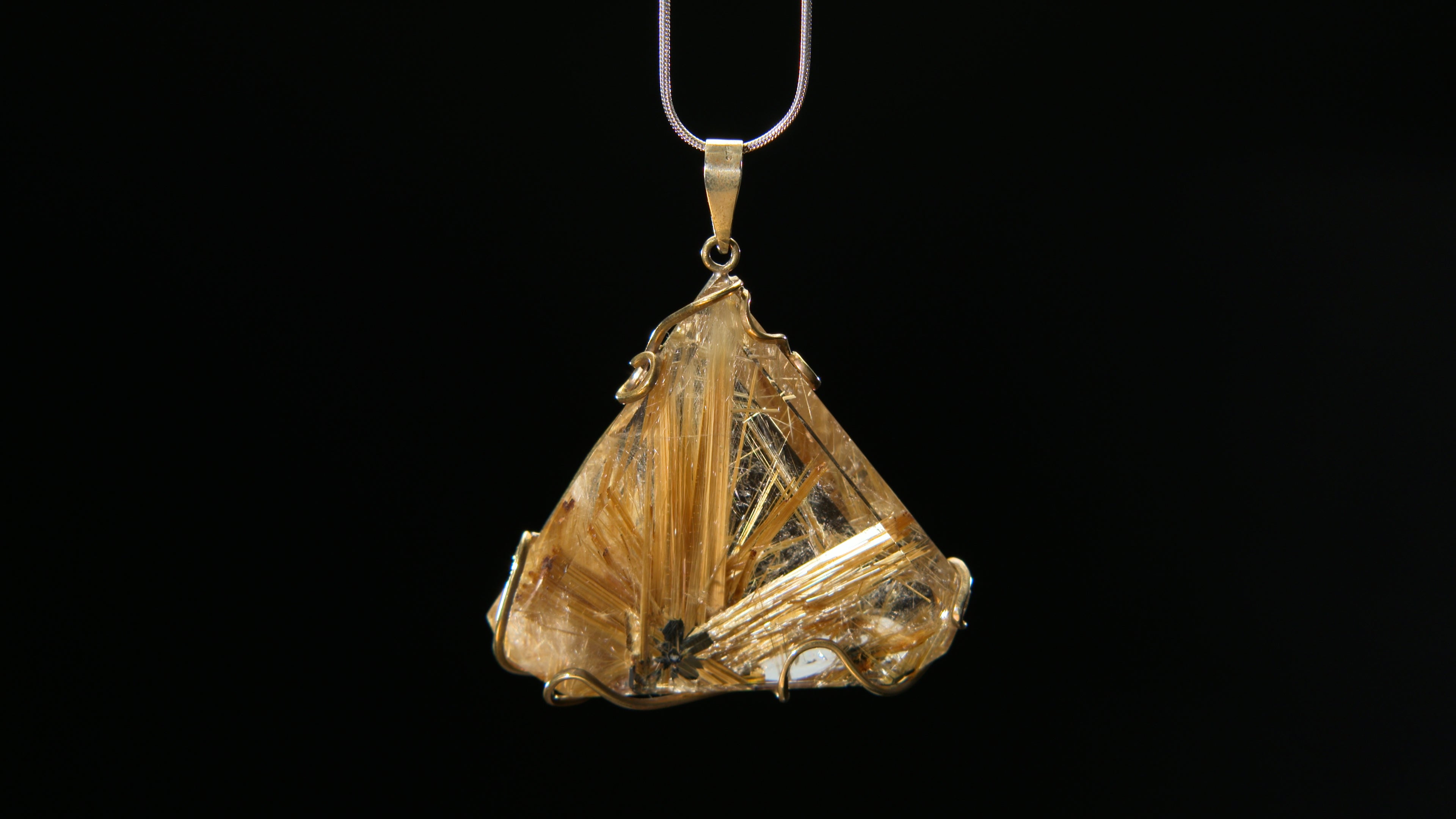 太陽放射ルチルクォーツ ペンダント 50mm 35.79g 金運・成功石 | Kou