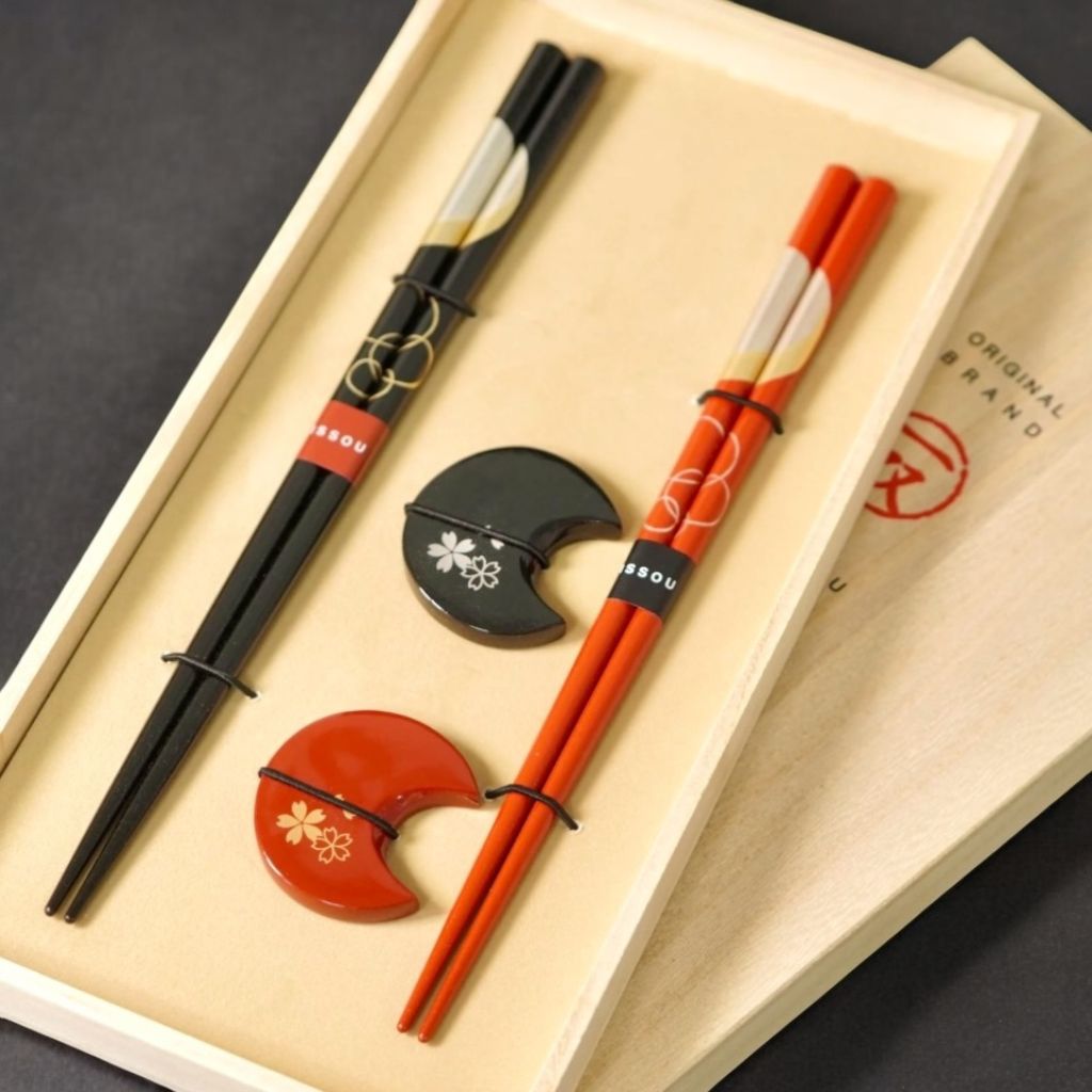 輪島仕立て 宵待月&箸置華桜 夫婦箸 桐箱入り – 漆器 高翆