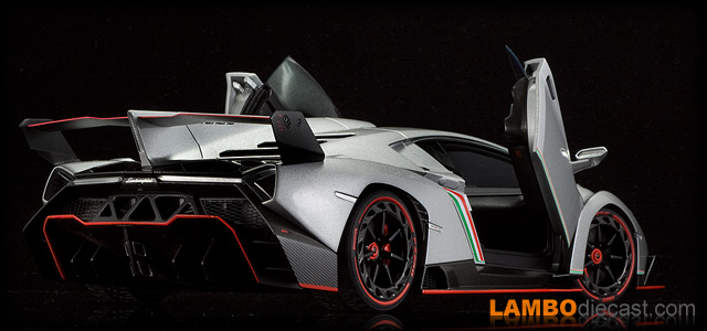 The 1/18 Lamborghini Veneno LP750-4 from AUTOart, a review by