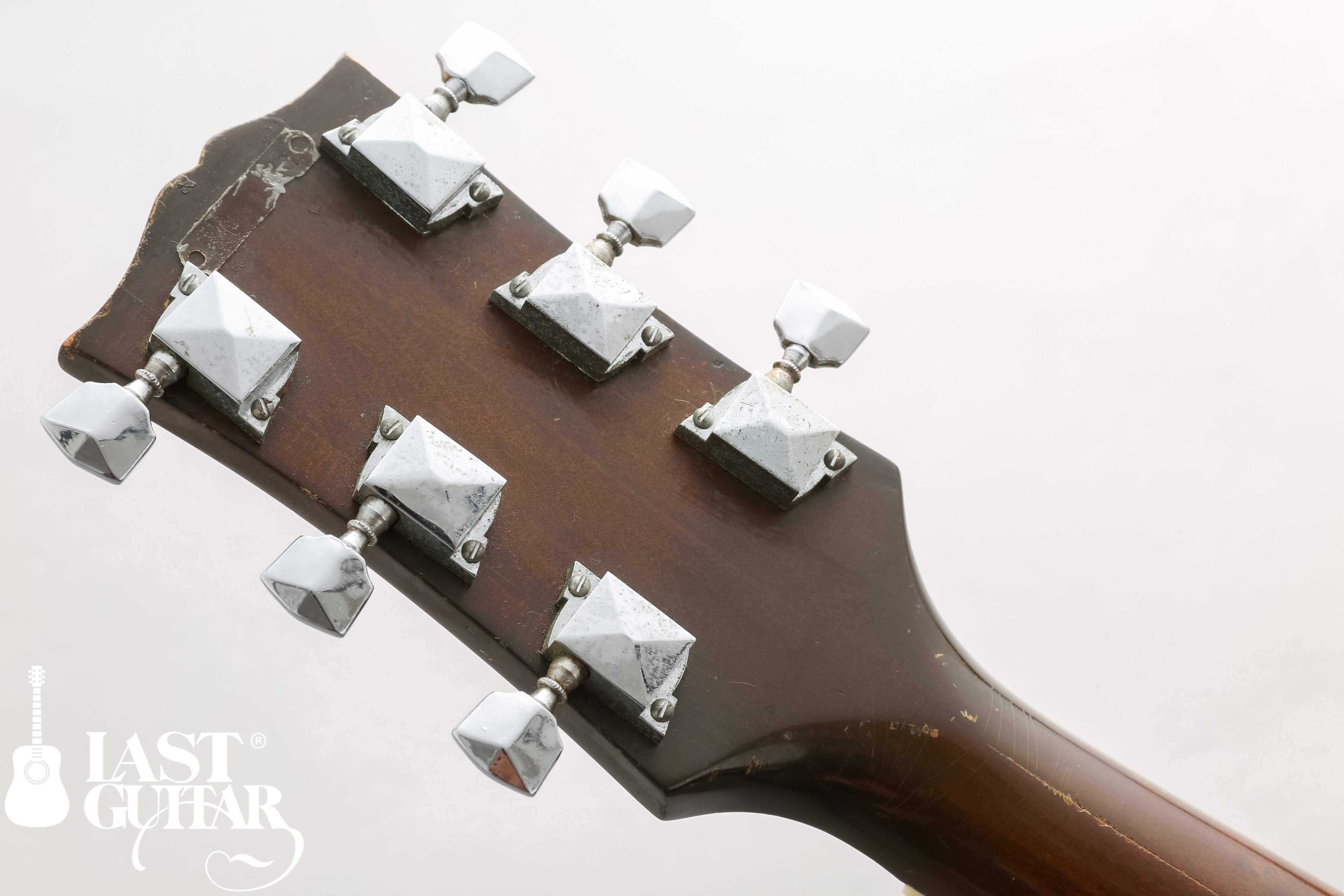 Chaki P-2 1967年製 2ピックアップ仕様のカスタム品の入荷です