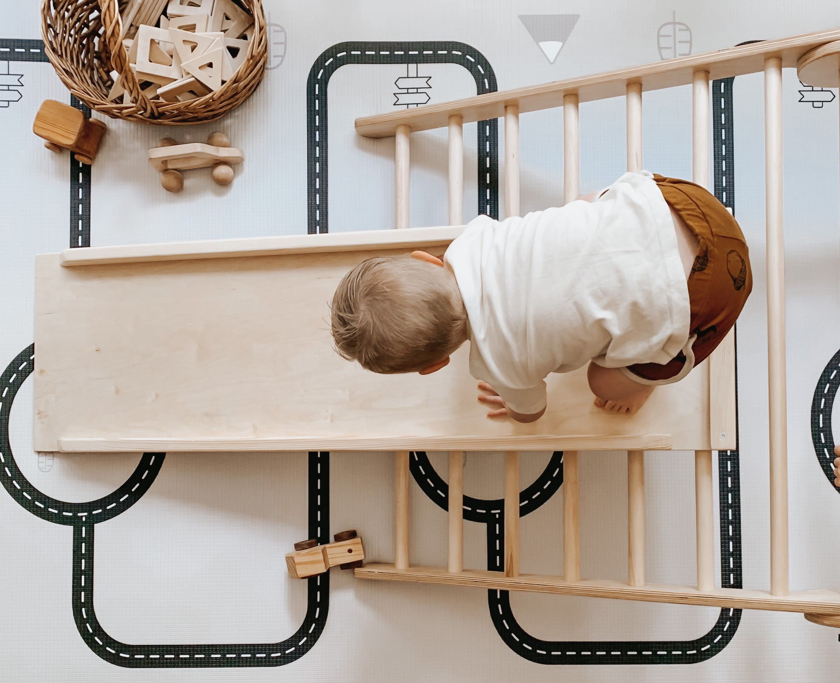 リトルボットベイビープレイマット(OFIE MAT, COUNTRY ROAD + TRIANGLE