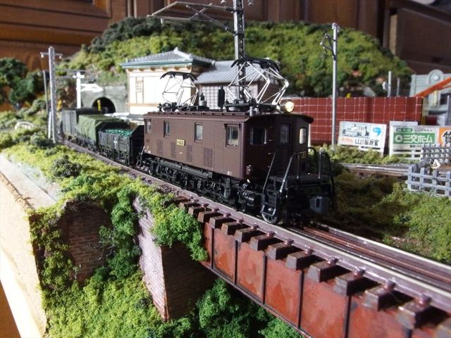 Nゲージ鉄道模型 600×900レイアウト走行 KATO ED19 : クローゼットの中