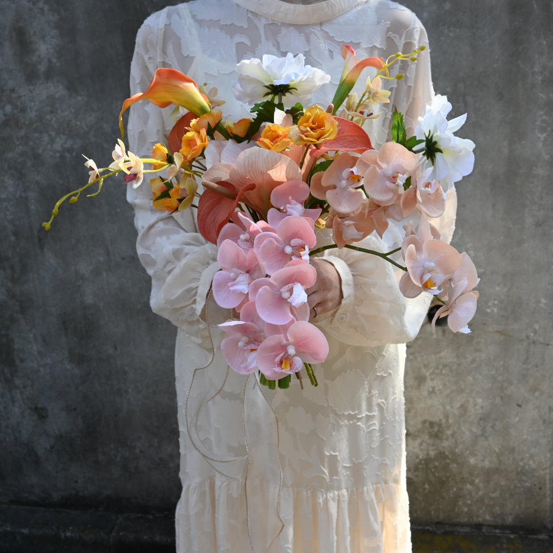 ピンク×オレンジの華やかブーケ