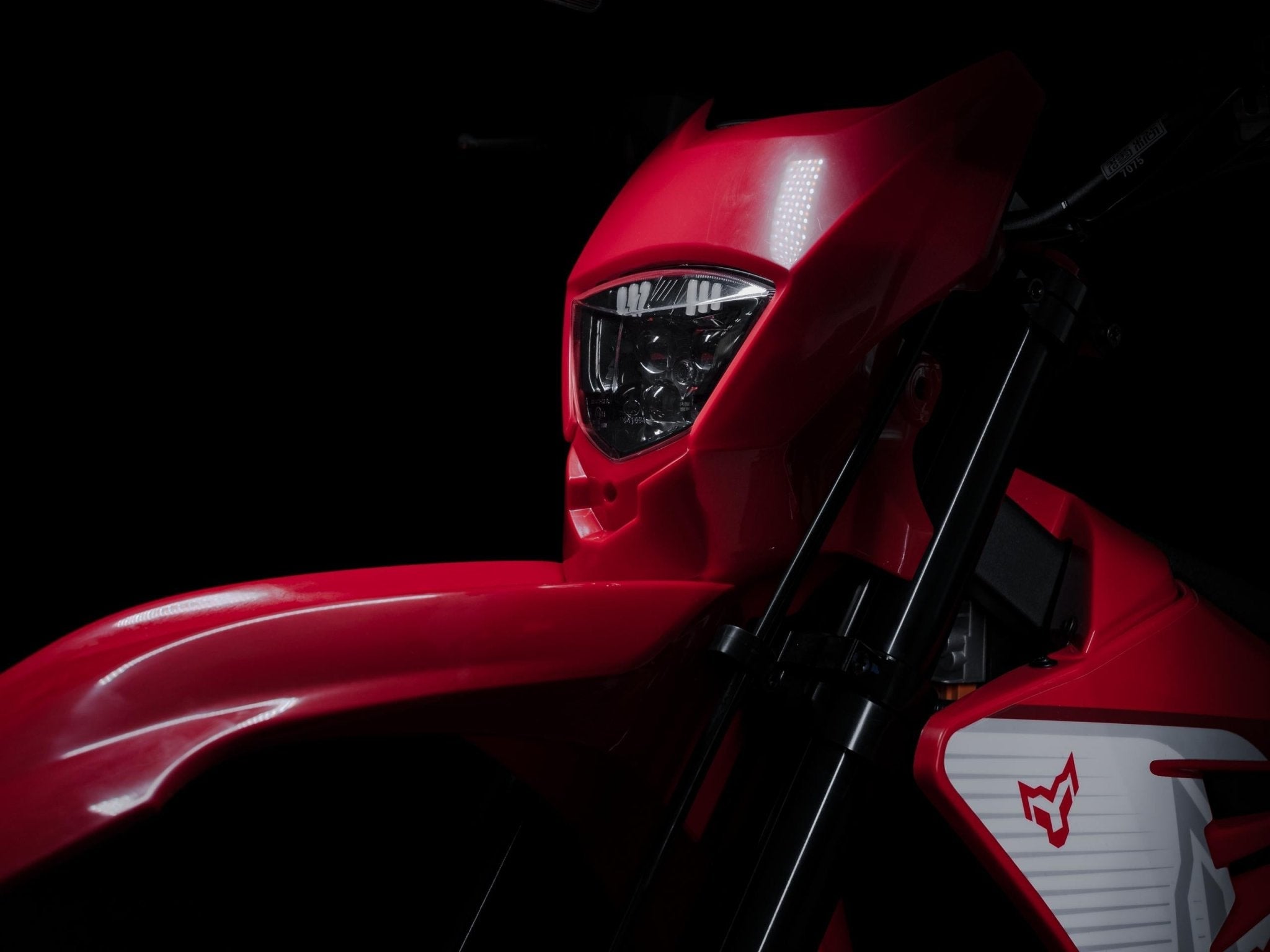 Arctic Leopard E·XE 880 – Peak Electric Motorsports