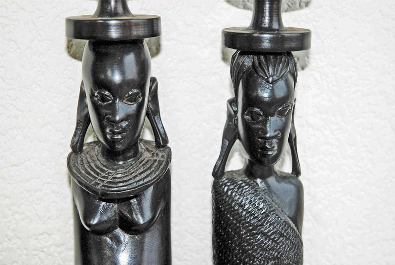 ケニア土産といえばアフリカ黒檀（マコンデ）で作った動物や各種飾り