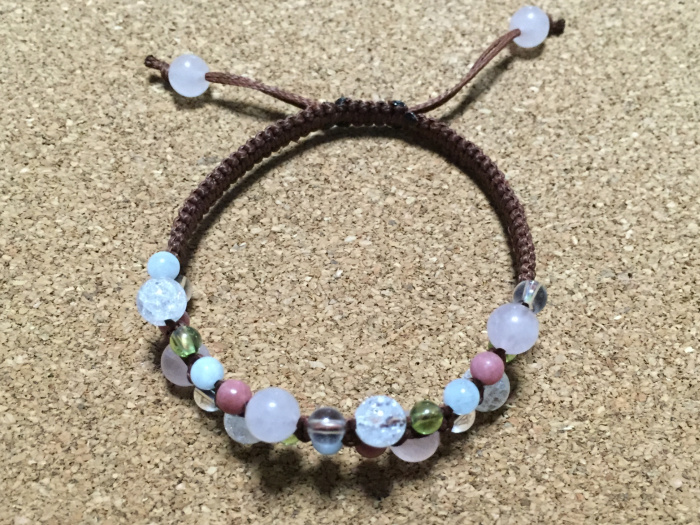 マクラメ編み手作りブレスの作り方（初級の応用編） – 天然石