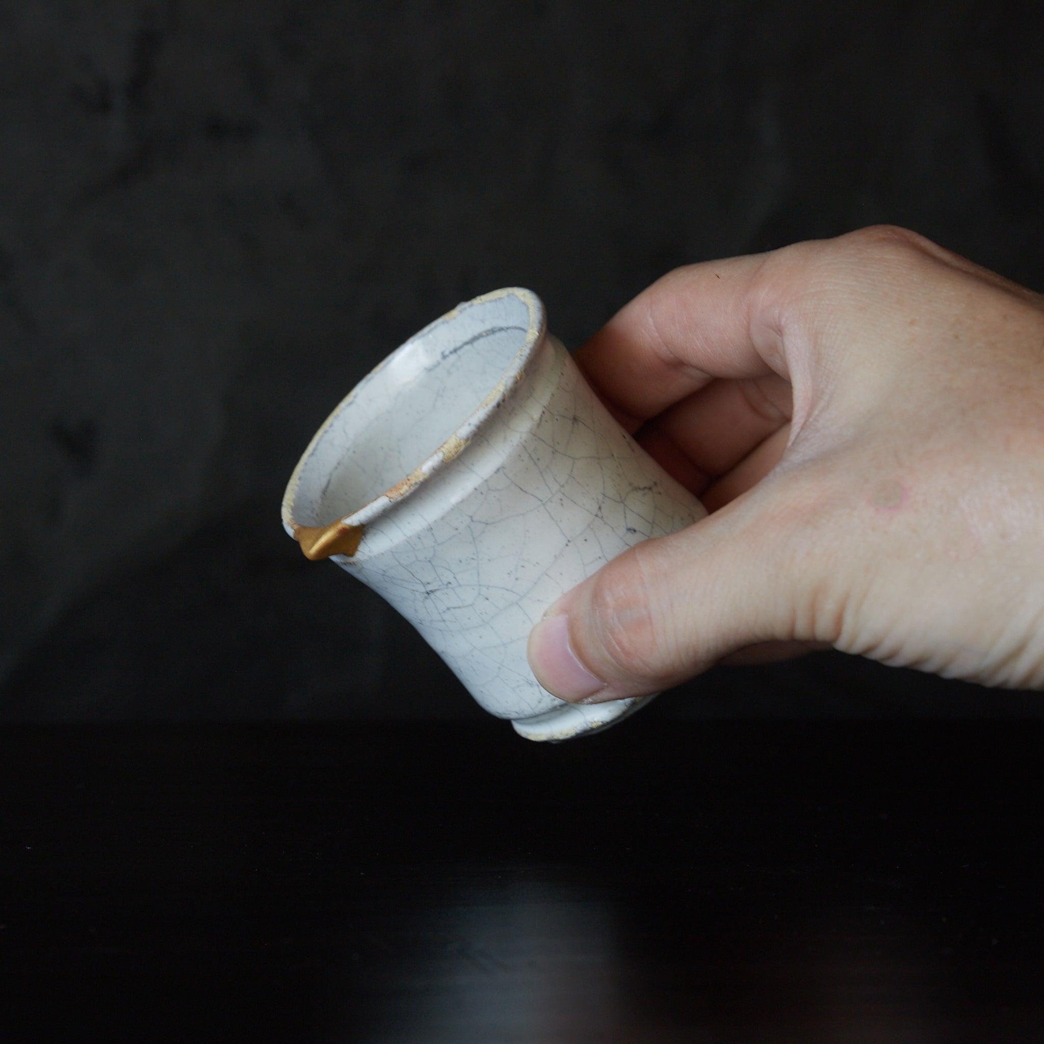 オランダアンティーク 白釉デルフト アルバレロ型金継小壺 片口みたて