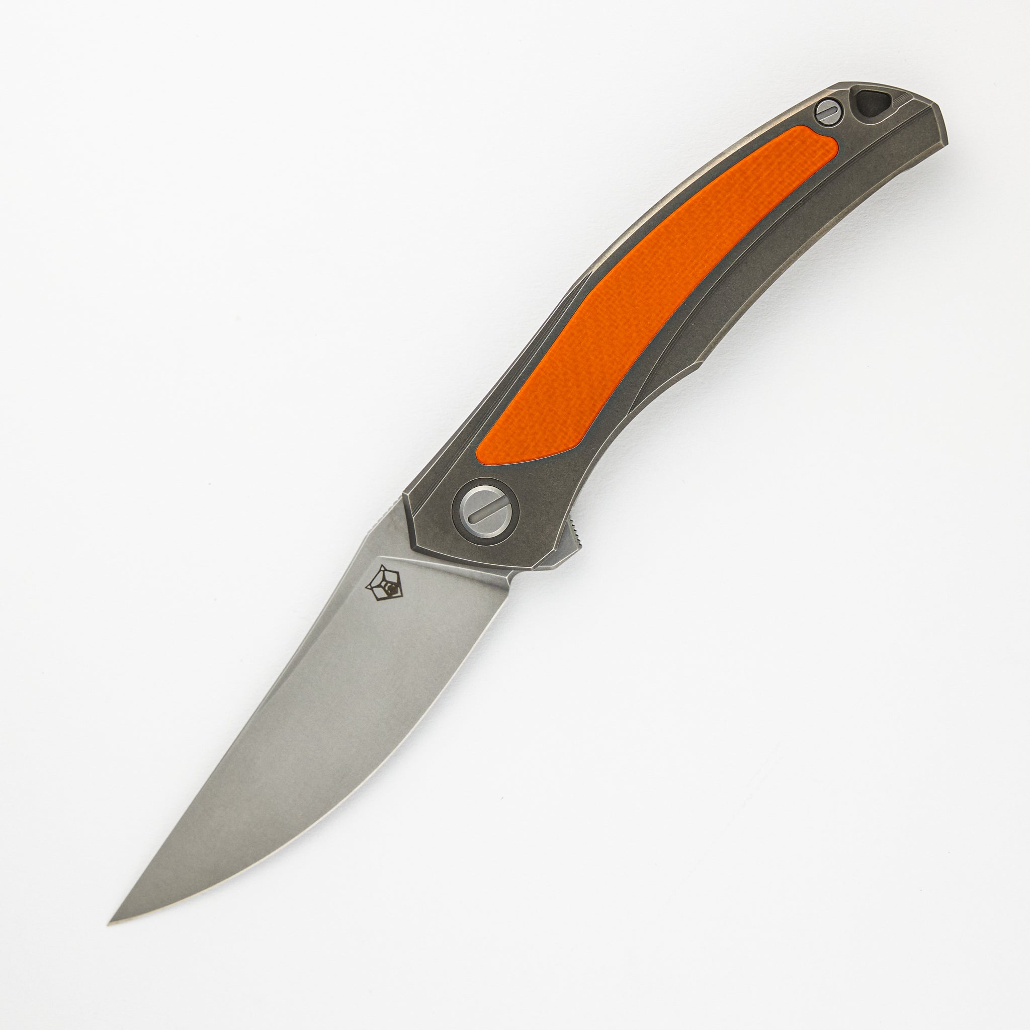 URSUS QUANTUM – CROMAX PM BLADE – TITANIUM HANDLE – ORANGE G10 INLAY –