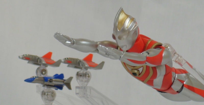 ULTRA-ACT ウルトラマンガイア＆XIGファイターセット | といず・くろす