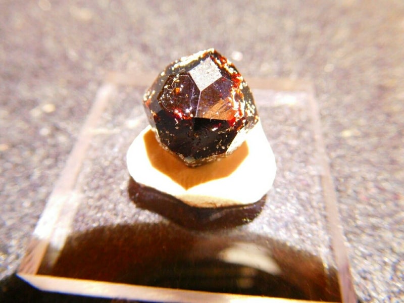 和田峠の柘榴石。 | 鉱物、天然石。買ったもの、採集したもの。