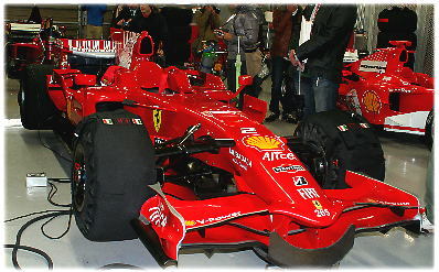 繋がりを感じるフェラーリF2008ライコネン車 ホットウィール1/43