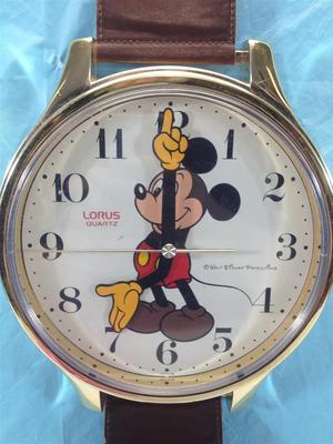 トイストーリー アンディの部屋 ミッキーマウスの腕時計型壁掛け時計7