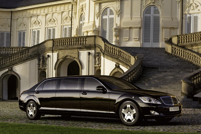 メルセデス・ベンツSクラスの最新型リムジン“S600プルマン・ガード”を
