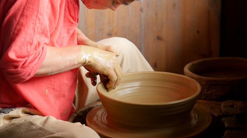 ひらかれた器”と出合う、小野哲平の個展に注目。｜Pen Online