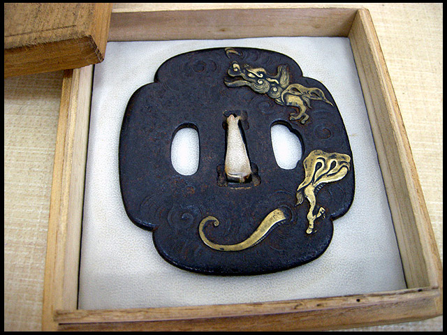 骨董 刀鍔 鉄地 象嵌 龍の細工 刀の鍔 日本刀鍔 店頭販売してます