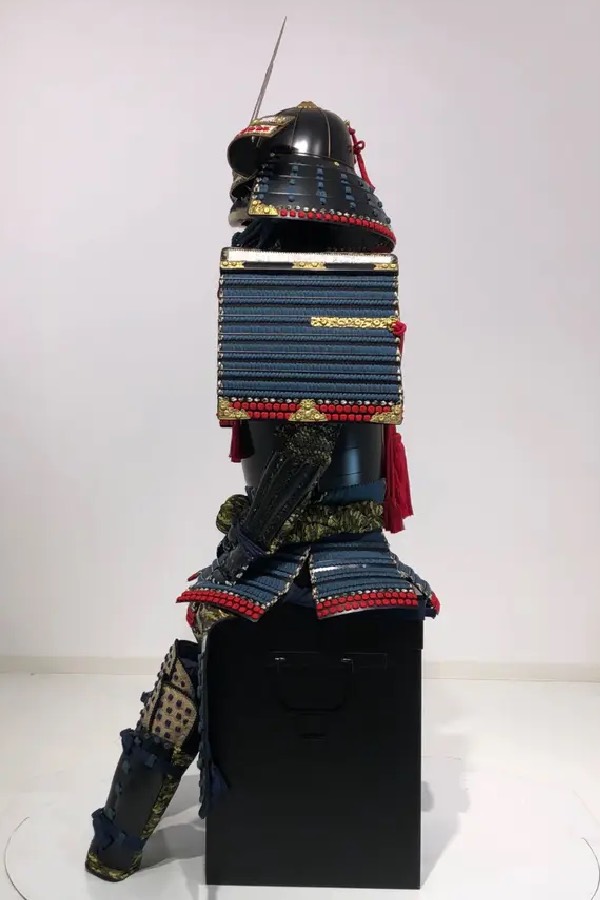 鎧兜甲冑】紺糸威大袖黒二枚胴具足 | 甲冑工房 武寿