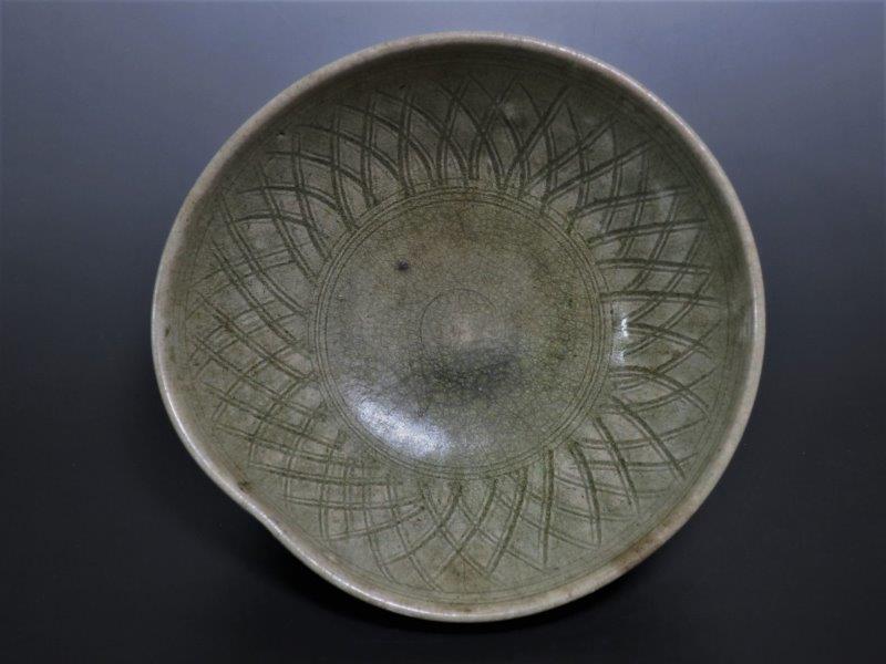 仙遊洞 スンコロク 青磁 陰刻幾何学紋鉢